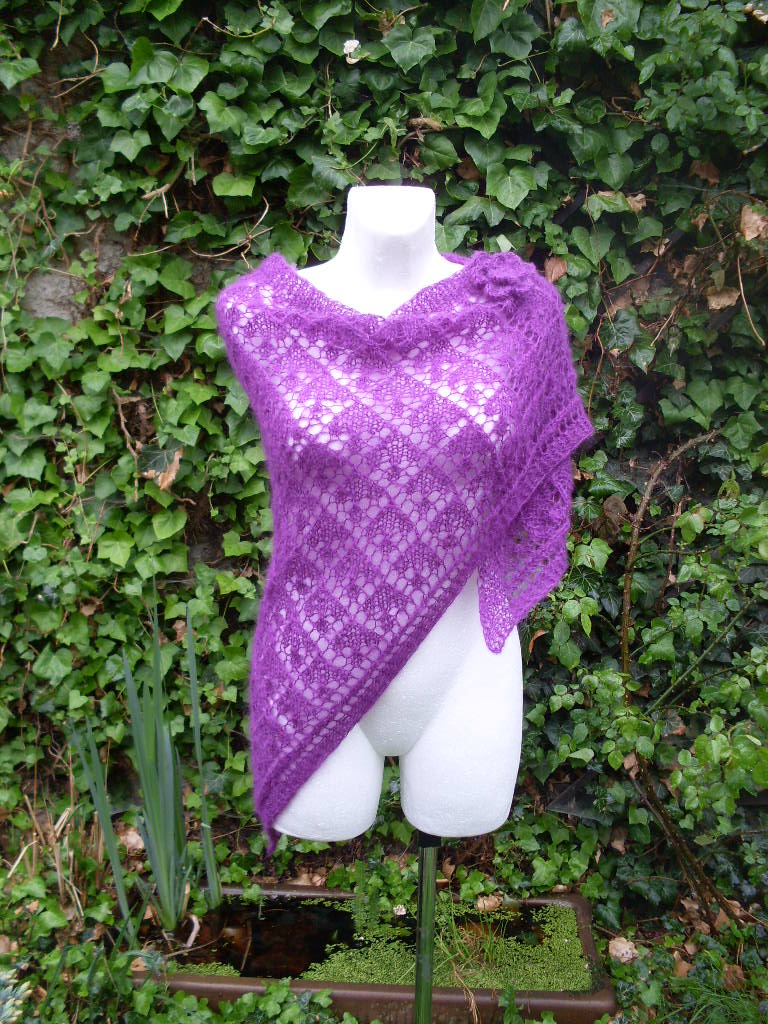 Zase fialový, tentokrát s kytičkou...