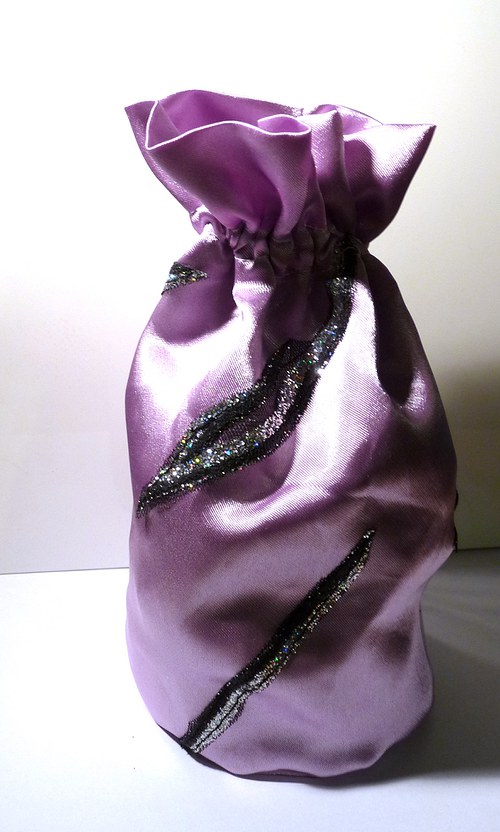 Saténová fialová pompadůrka