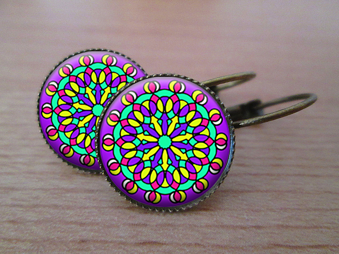 VINTAGE VISACÍ NÁUŠNICE - fialková mandalka