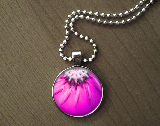 Přívěsek na krk  -  Fialová záře