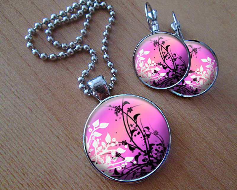 Sada náušniček a přívěsku 