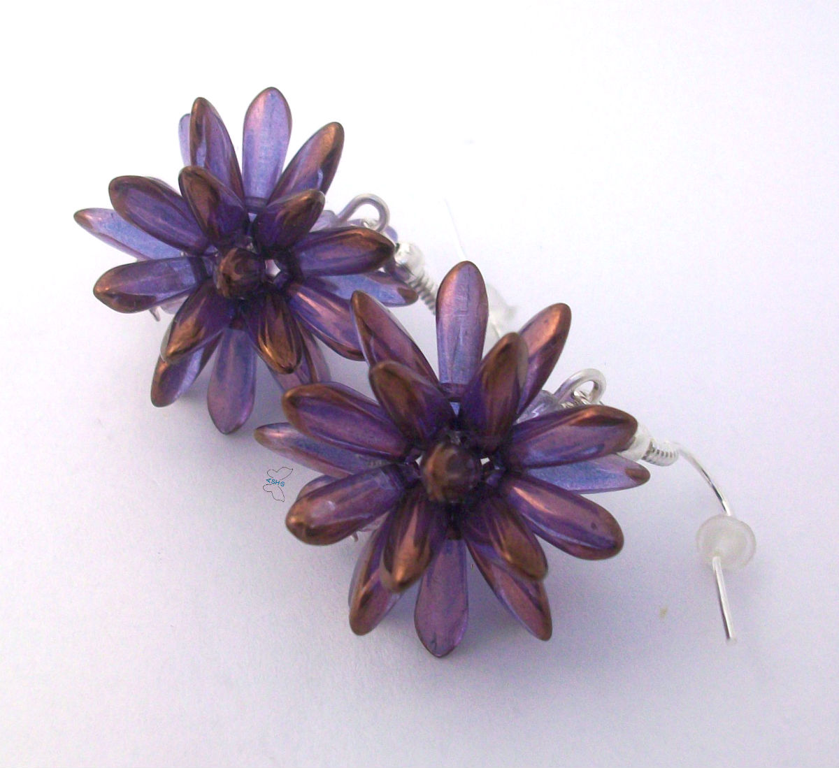 Fialový třpytivý ježura