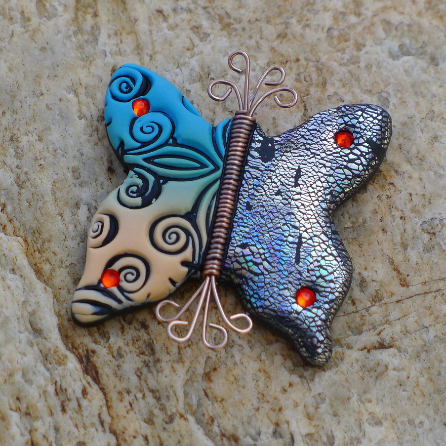 Strieborno-dúhový motýlik