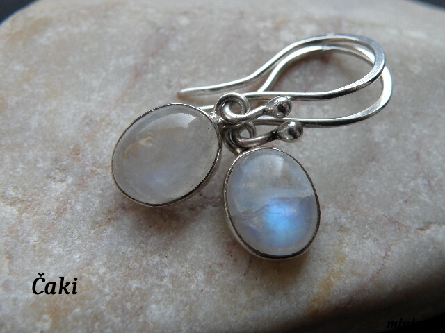 Měsíční kámen pro krásu ženy-naušnice menší