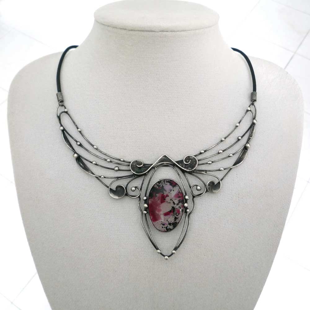 Strakatě - náhrdelník / sklo /