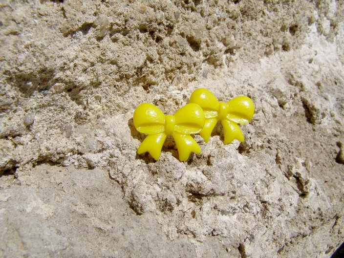 Náušnice - třpytivé mašličky - žlutá