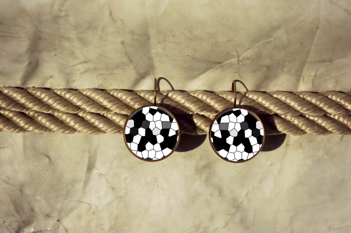 Visací náušnice Fotbalový míč nebo elegantní zrcátko?