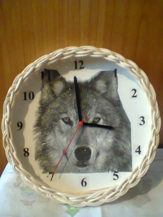 hodiny s vlkem