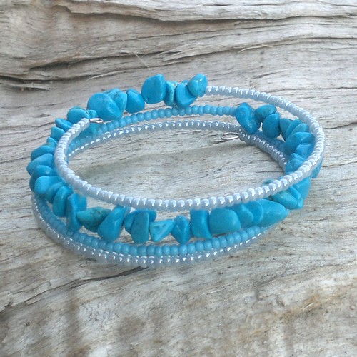 Modrý náramek s tyrkenitem