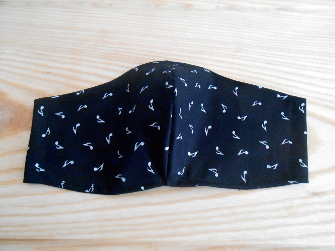 Rouška černá s notičkami barvy stříbrné (130/20)