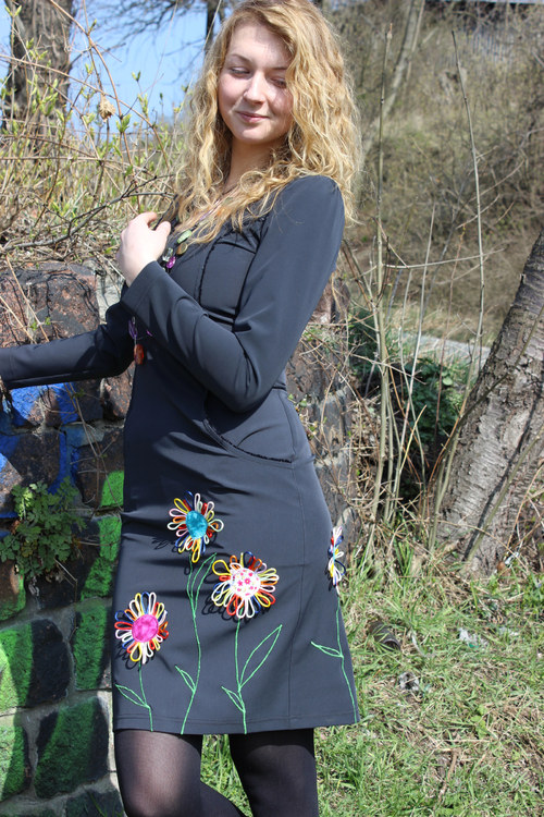 Šaty s květy:sleva z 1.665,-