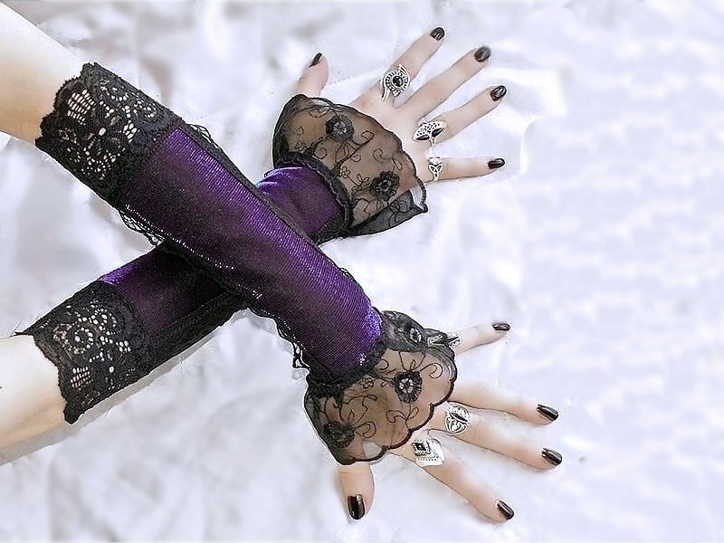 Elegantní společenské černo - fialové rukavice s krajkou 0500-01