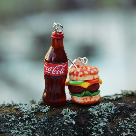 Hamburger a Coca-cola, vtipné náušnice