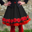 FuFu sukně černá s lemem1 a s červenou spodničkou