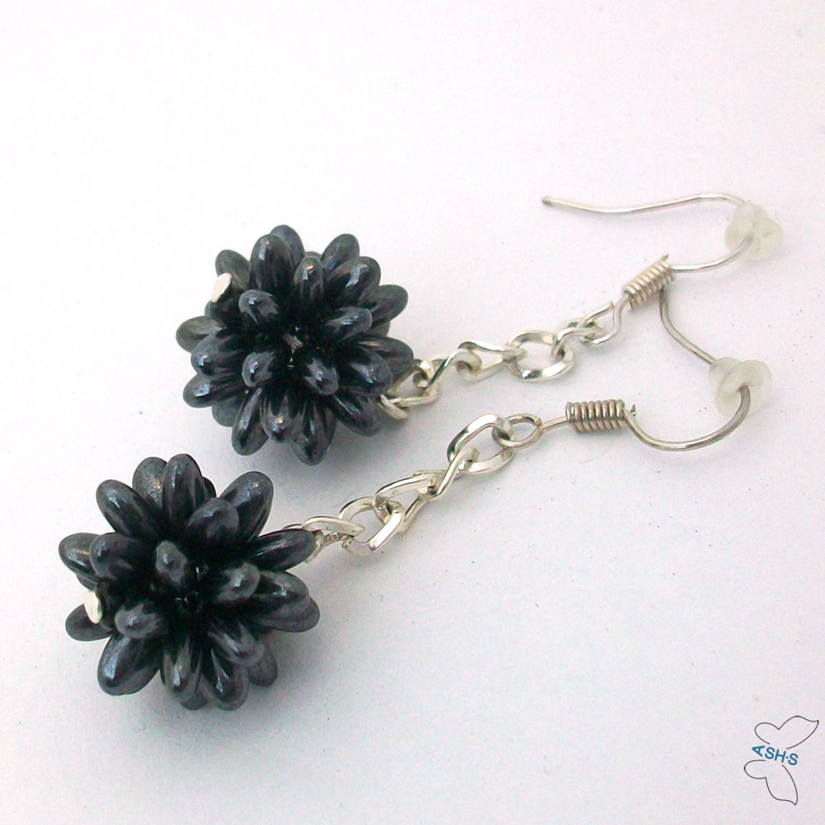 Rýžové koule v barvě hematitu