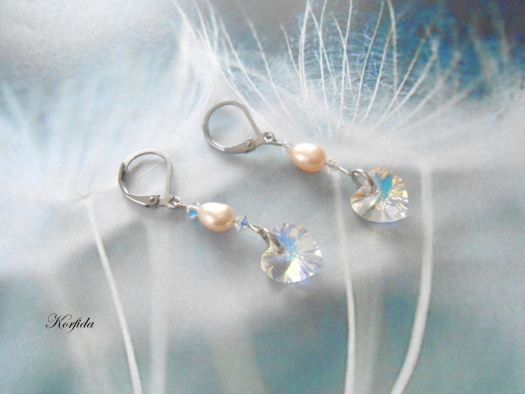 Náušnice - Swarovski srdíčka s říčními perlami 