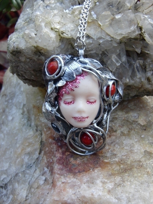 ... vílí pohlazení - talisman - červený korál ...