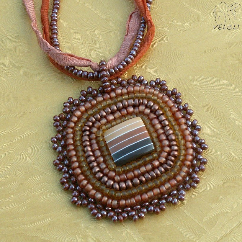 Odstíny hnědé - náhrdelník