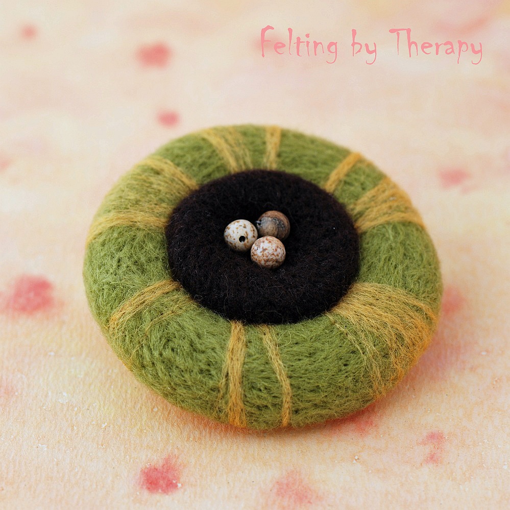 Křepelčí hnízdečko na jarní louce