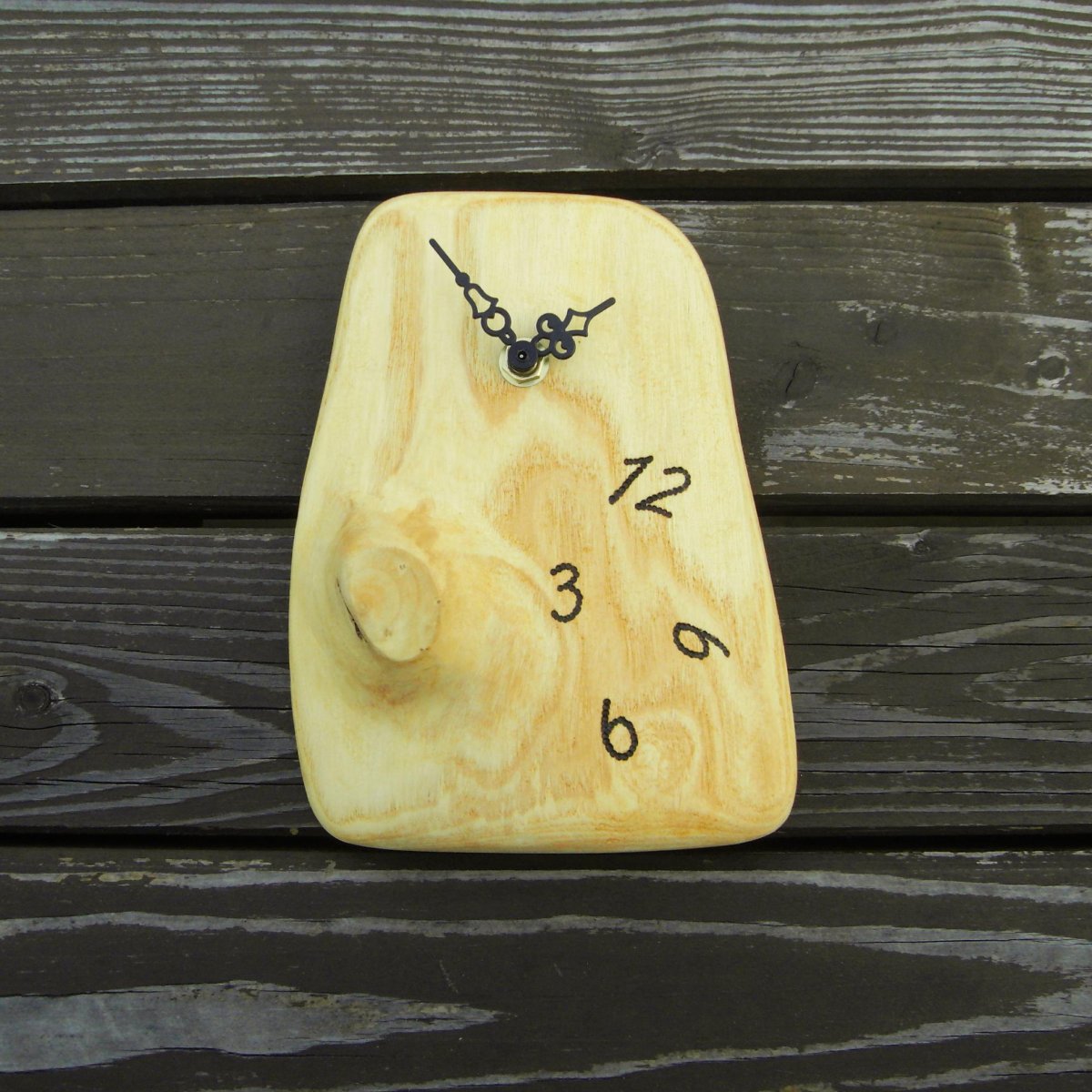 Jasanové hodiny se sukem