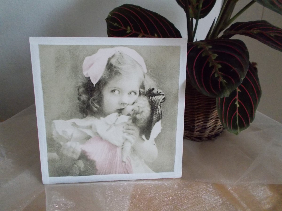 Holčička s panenkou