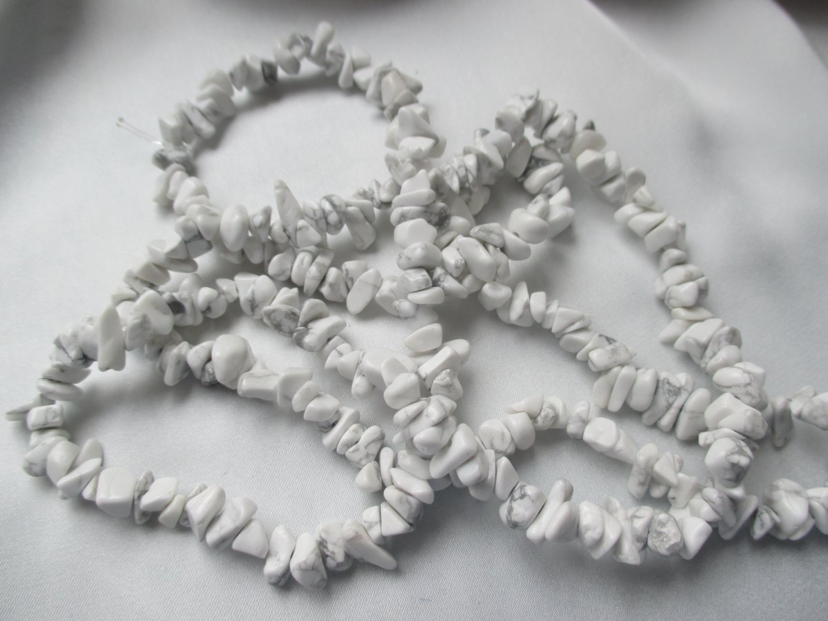 Bílý howlit - magnezit - 90 cm