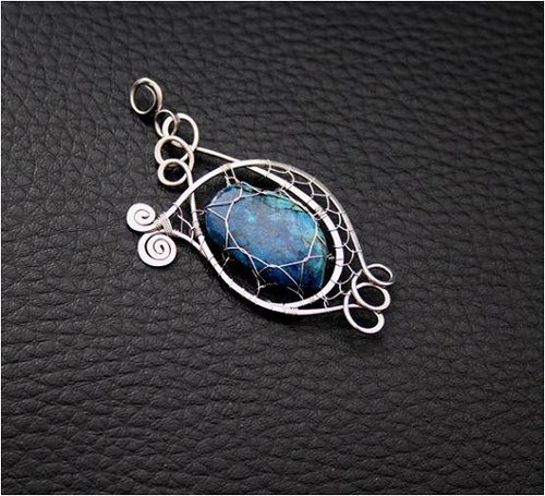 Přívěsek - S CHRYZOKOLEM- tepaný- hypoalergenní