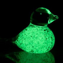 Skleněný ptáček s fluorescenčním pigmentem ZELENÝ