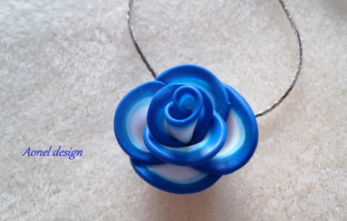 Modrá růže - přívěsek s náušničkami