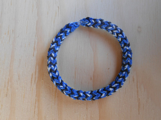 Náramek modrá+bílá+černá z gumiček Loom Bands
