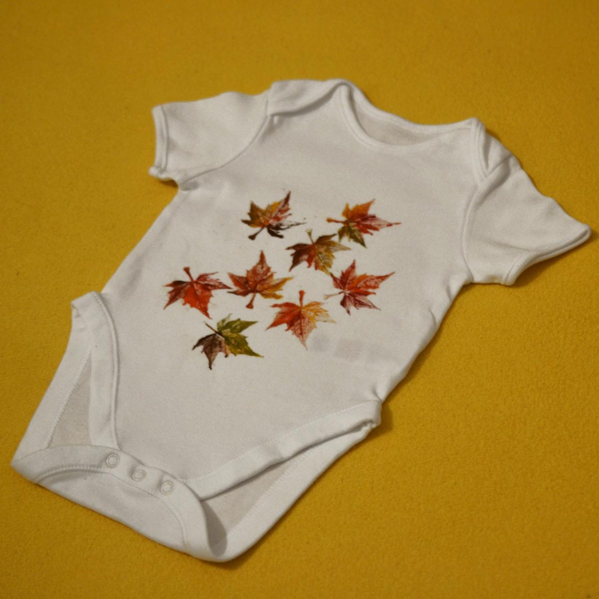 Dětské body s listy 12-18 měs.