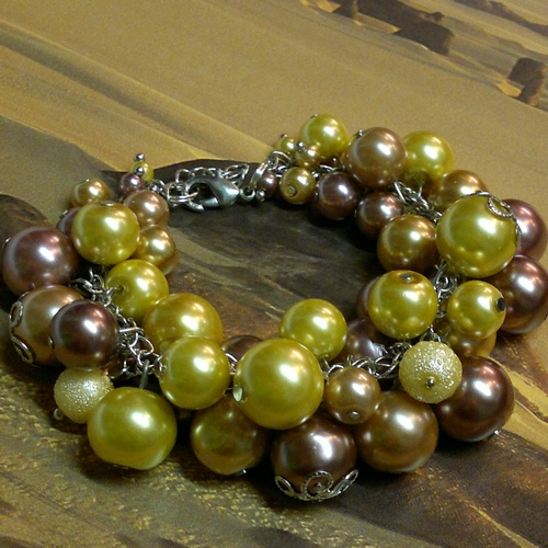 Dozlatova perlový náramek