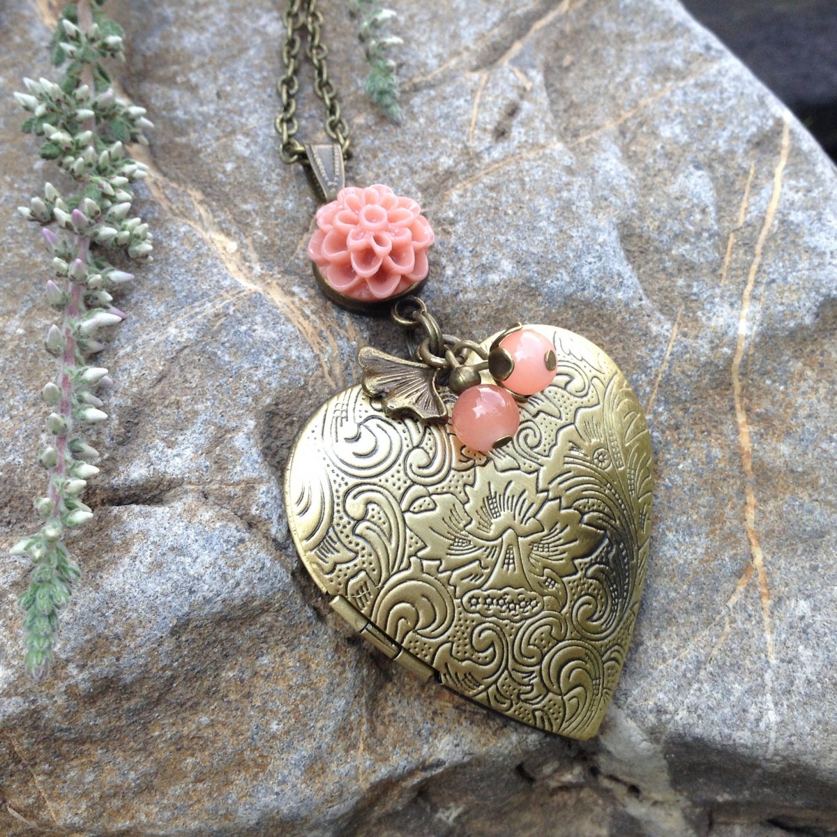 Starorůžový medailonek