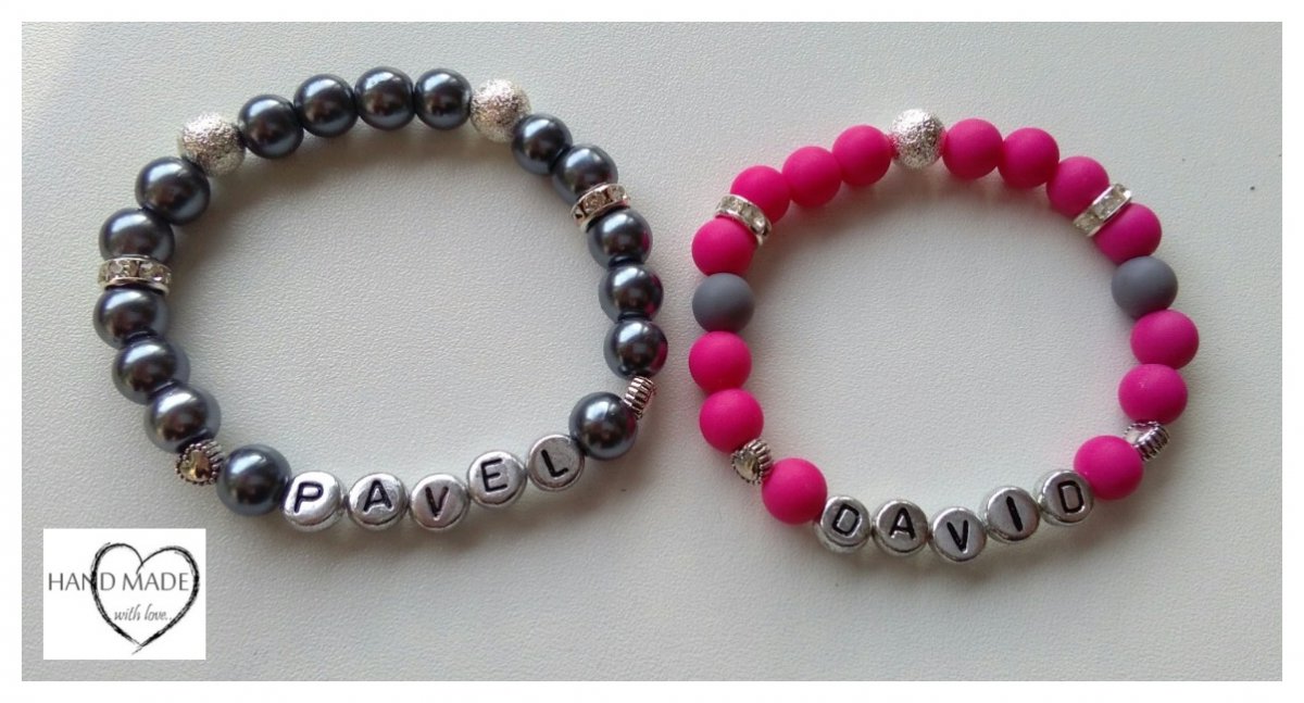 Perličkové nármaky, náramky se jménem atd.. 