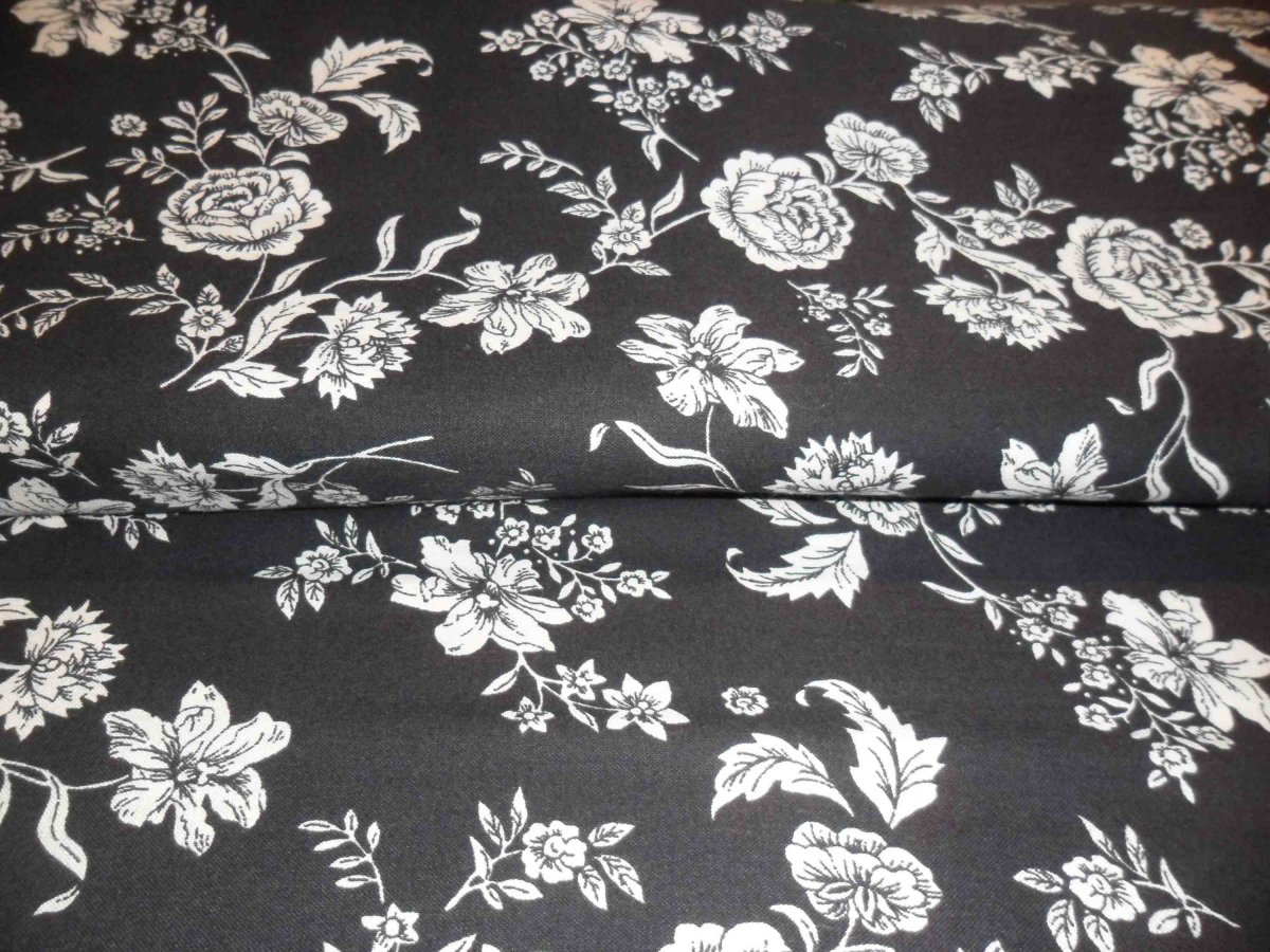 černá bavlna bílé květy