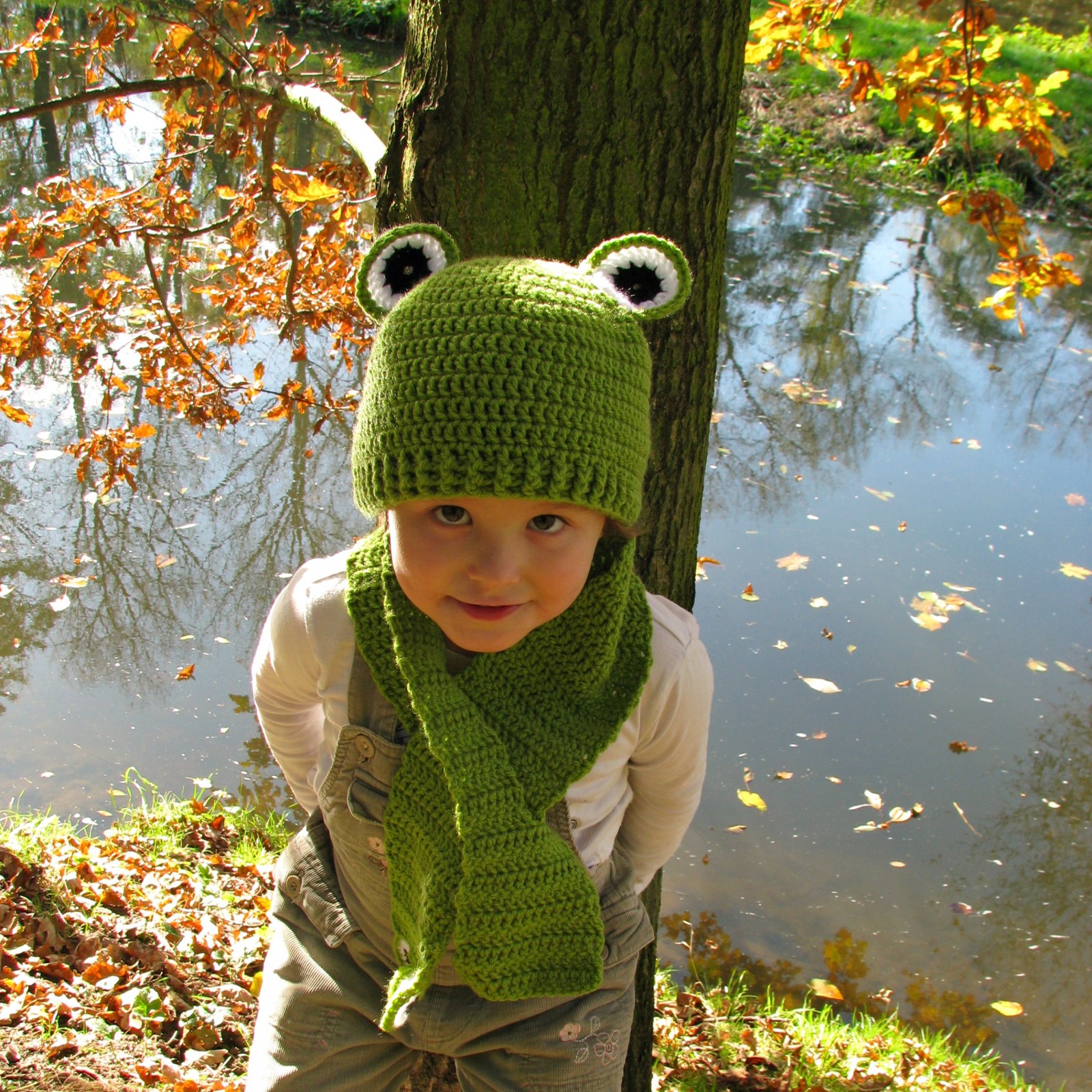 Čepice a šála žabička