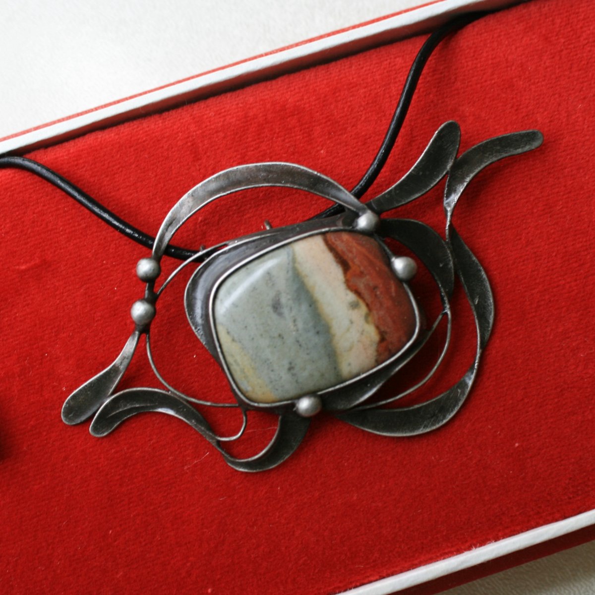 Vlnobití - jaspis polychrom (imperial) 