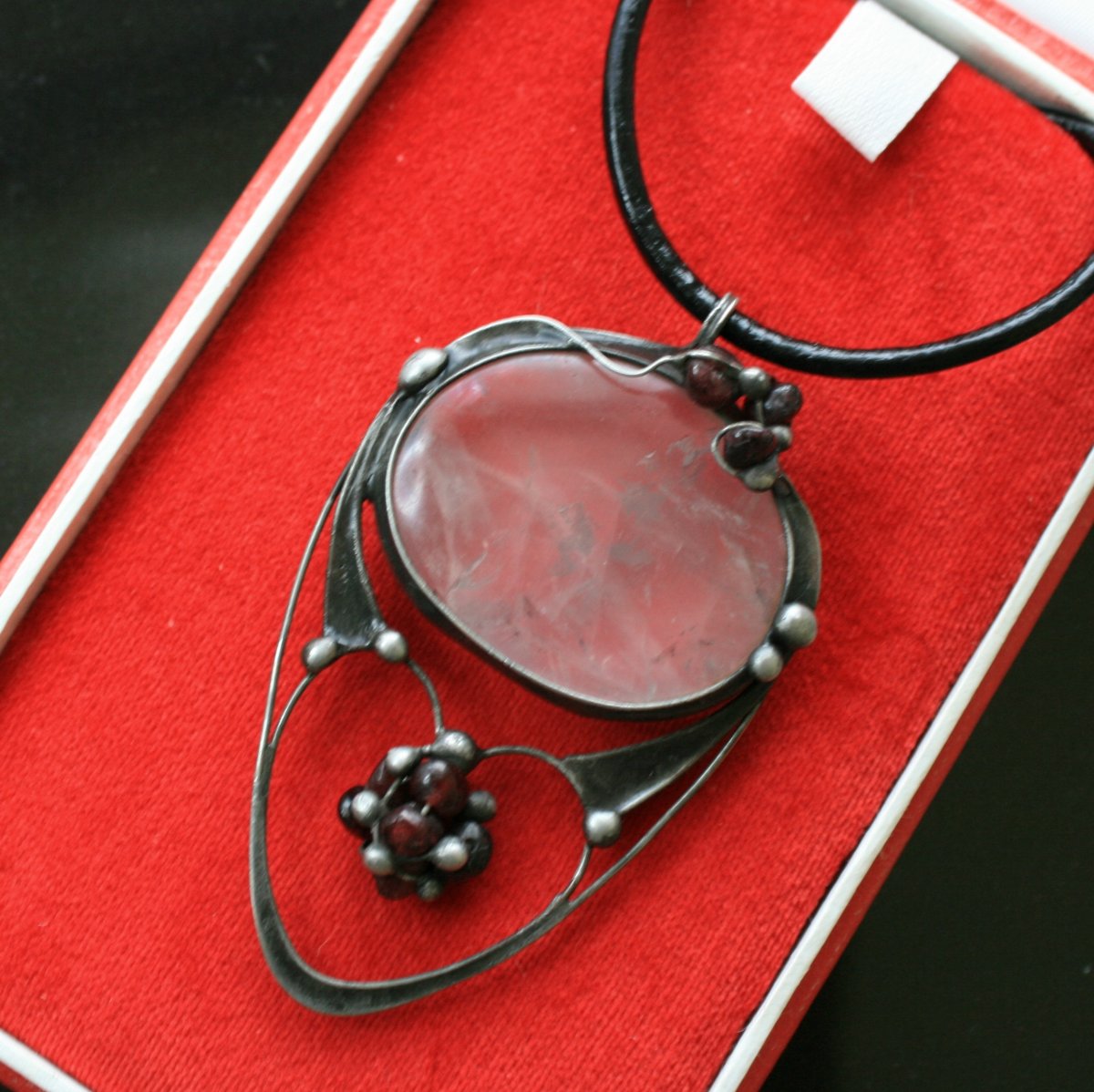 Z lásky (růženín)