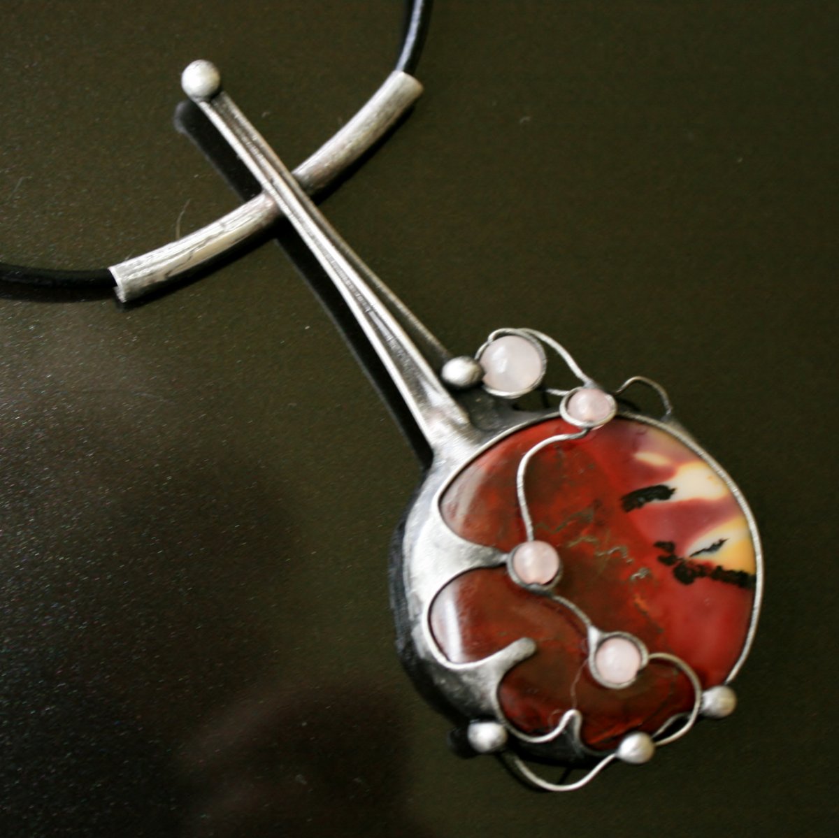 Strážce - jaspis mookait, růženín   