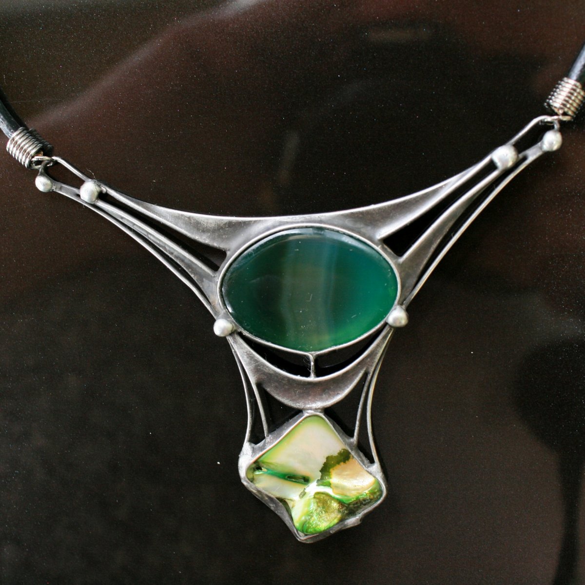 Strážce lesa - achát, perleť 