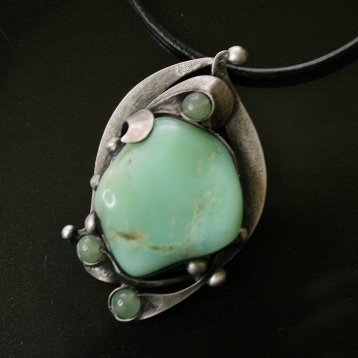 Paní lesů a hor - náhrdelník (chryzopras) 