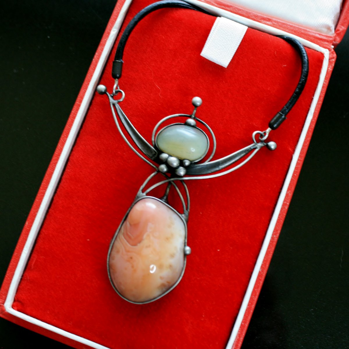 Do červánků - růžový achát