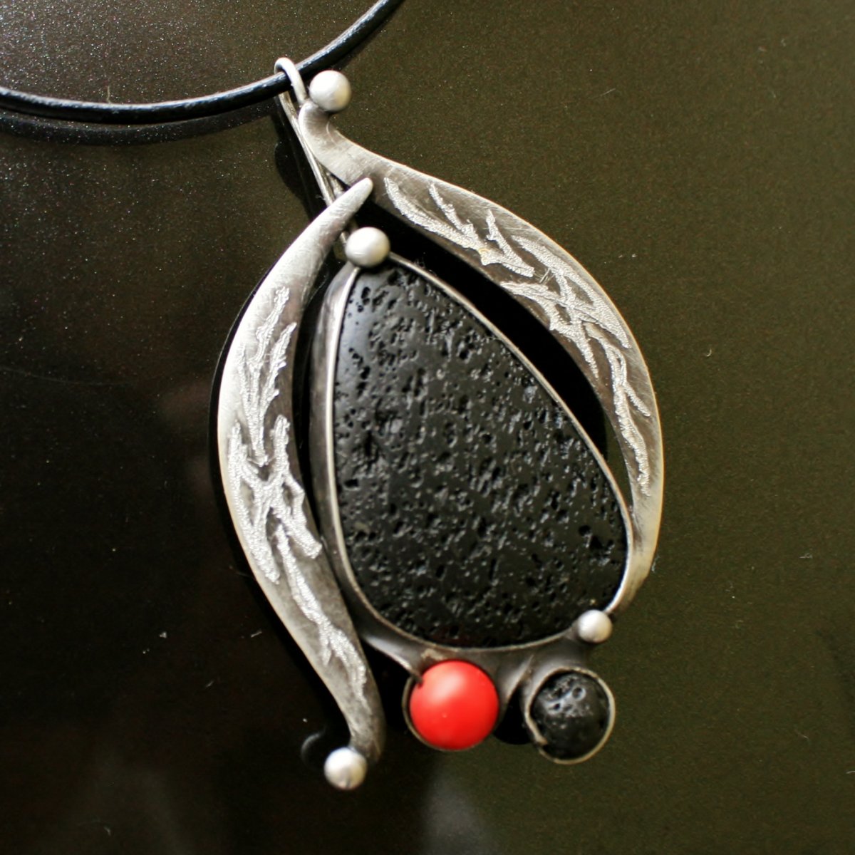 Z nitra Země - láva