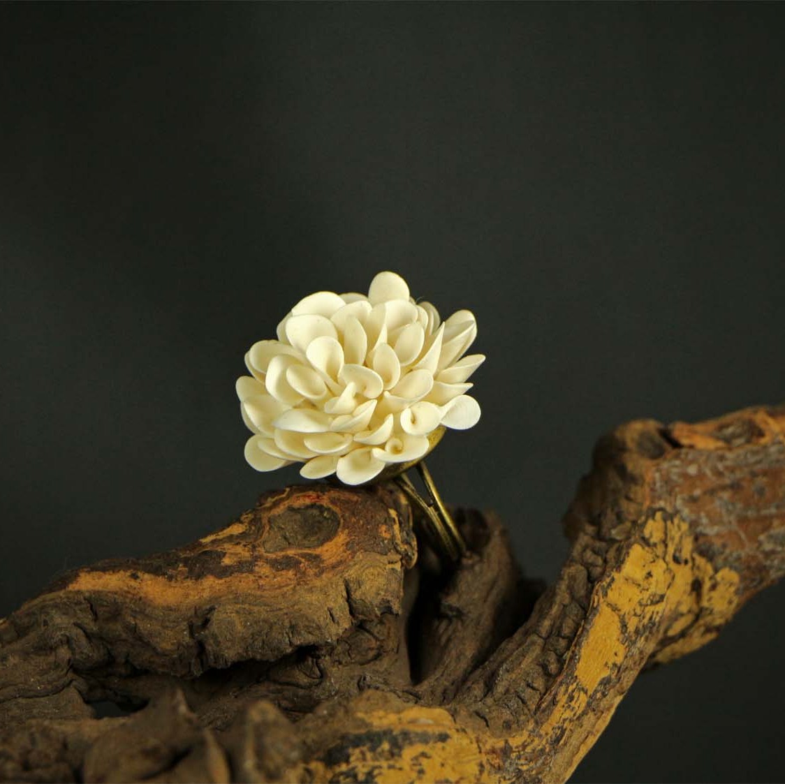 Romantický prstýnek BĚLOUŠ SVATEBNÍ