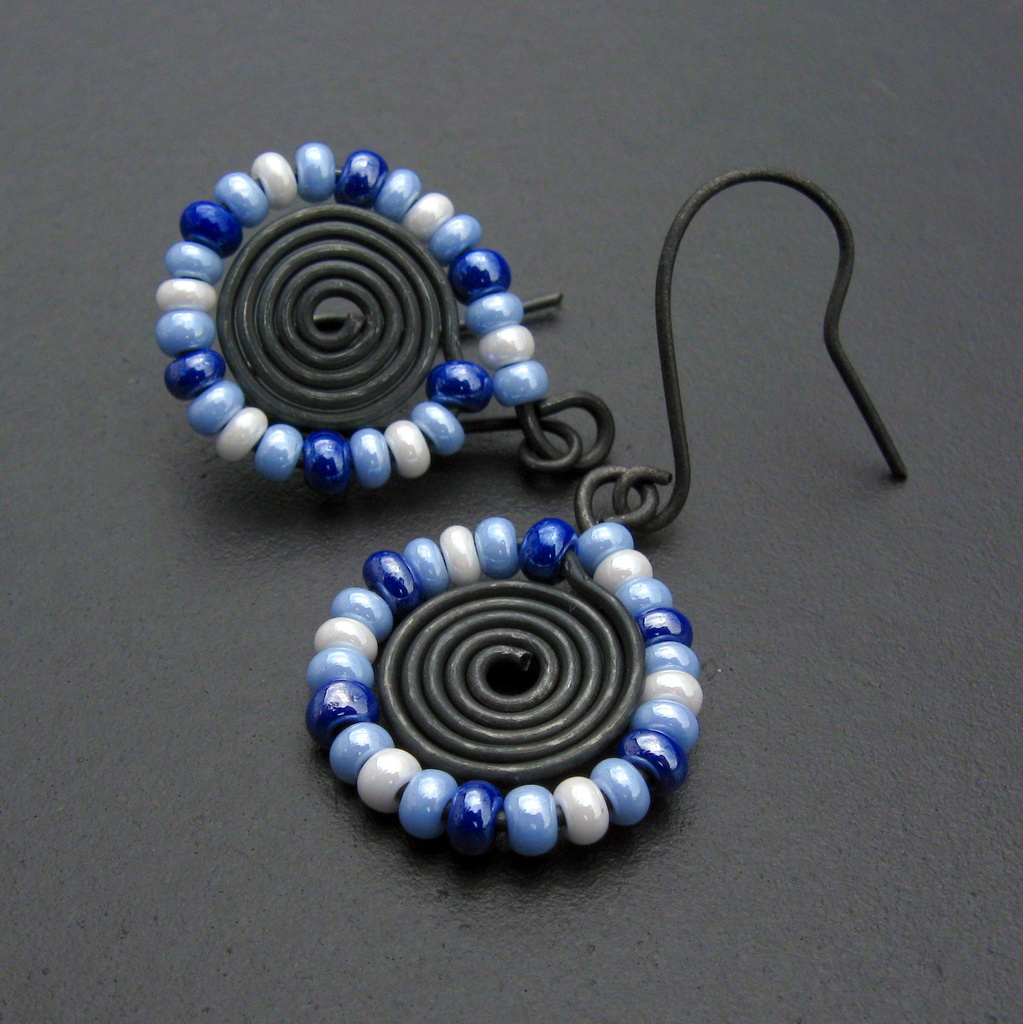 Modrobílé  kytičky