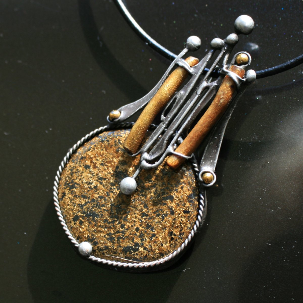 Vířivé zlato (bronzit) 