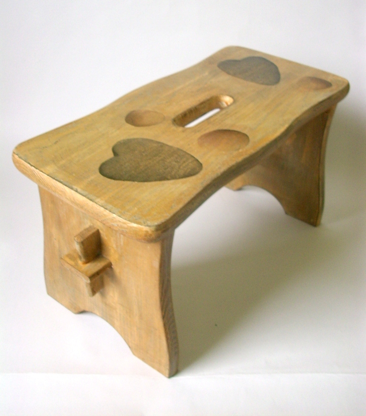 Dřevěná patinovaná stolička... no.183