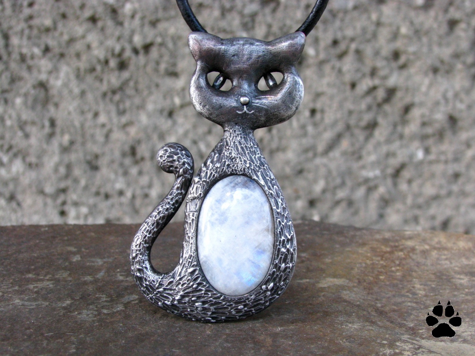 Kocourek Monty - měsíční kámen