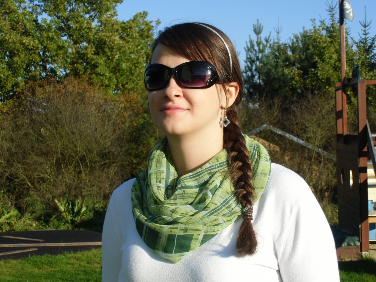 Lehoučký nákrčník zelený