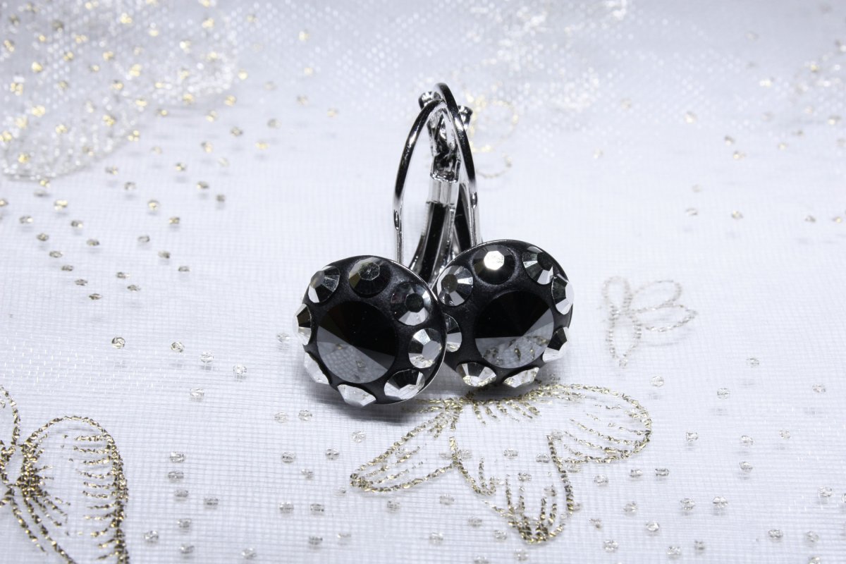 Malé černo-šedé náušnice